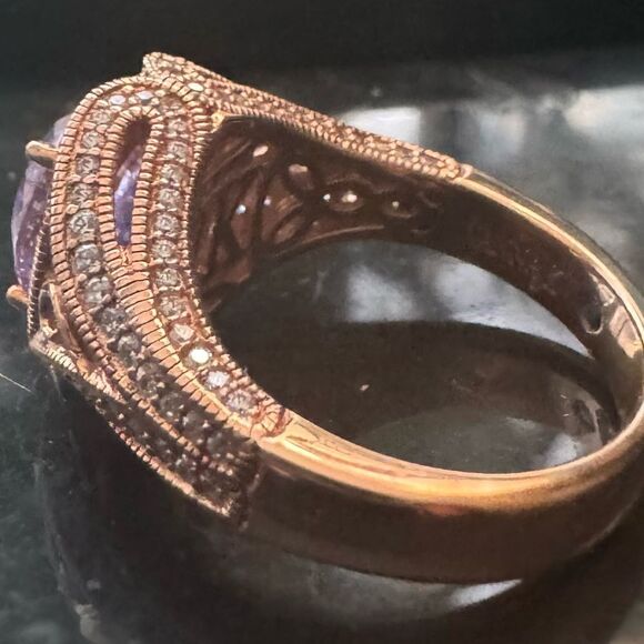Gorgeous designer ring . Lavender and white CZ set in Rose gold over silver - Picture 6 of 7